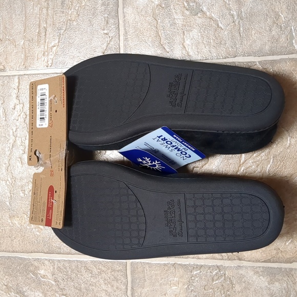 Dearfoams Memory Foam Black Slippers - Picture 6 of 10